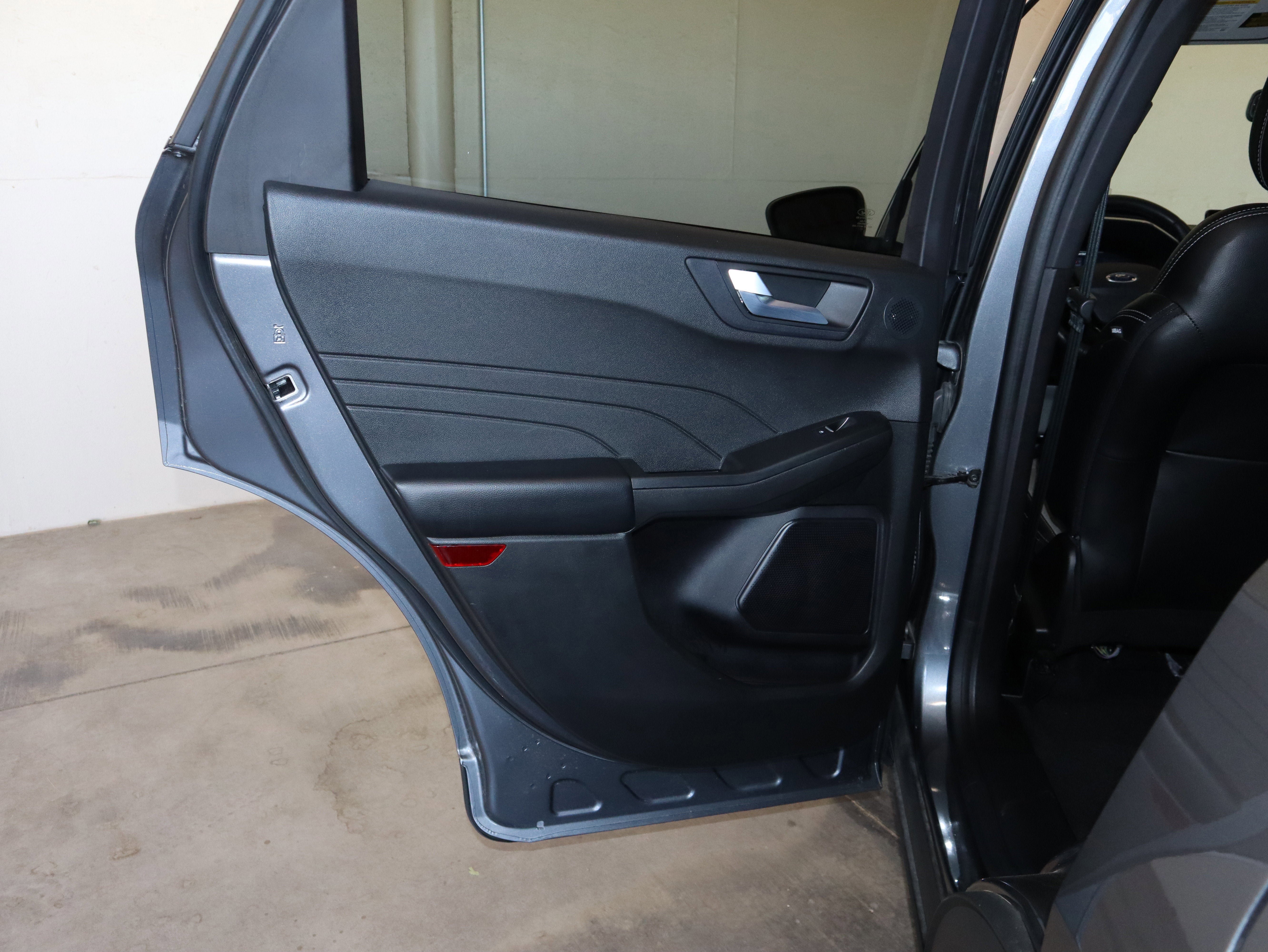 Certified 2023 Ford Escape Platinum w/ Premium Technology Package AWD/4WD image 38