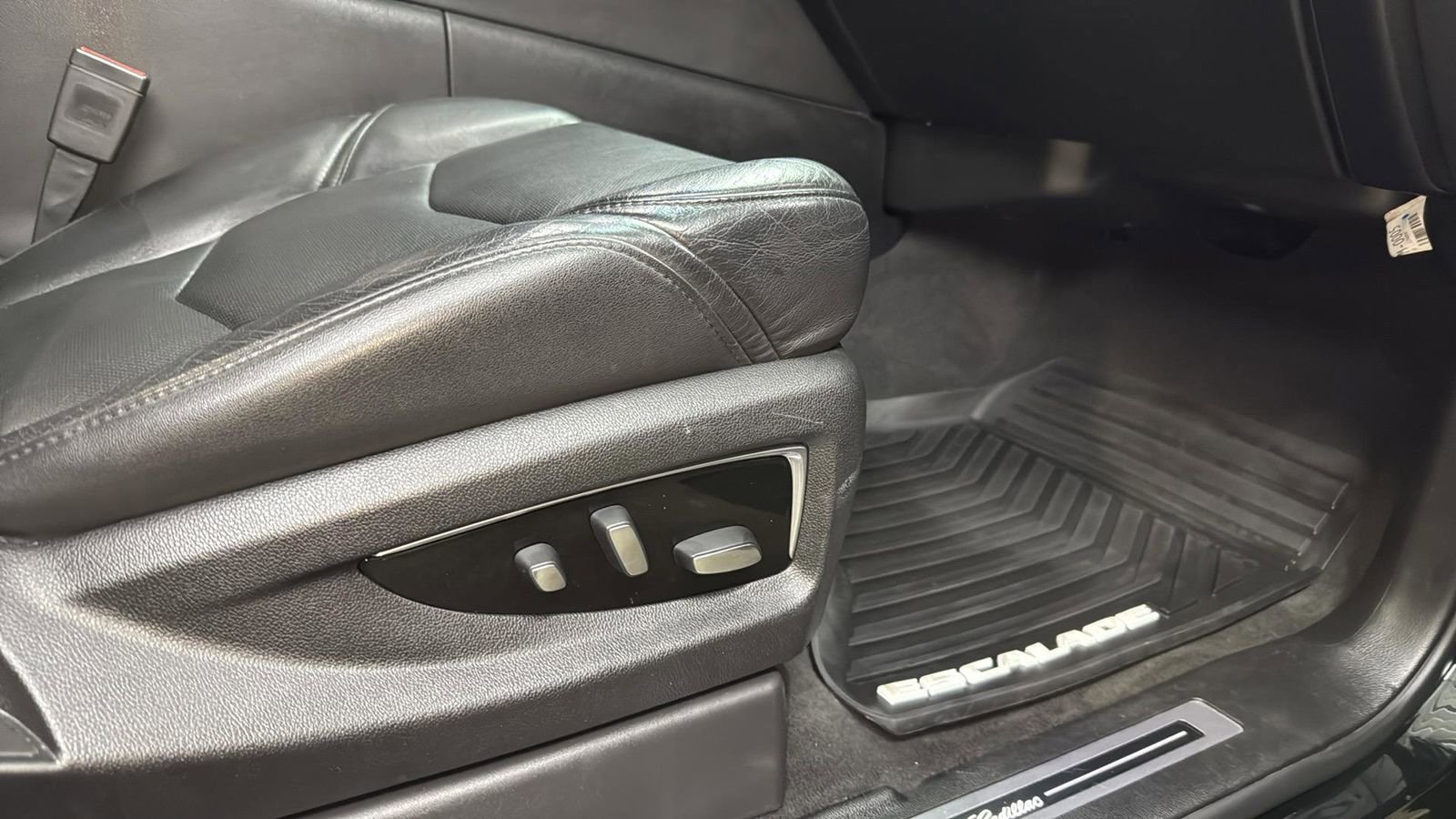 Used 2018 Cadillac Escalade Luxury image 25