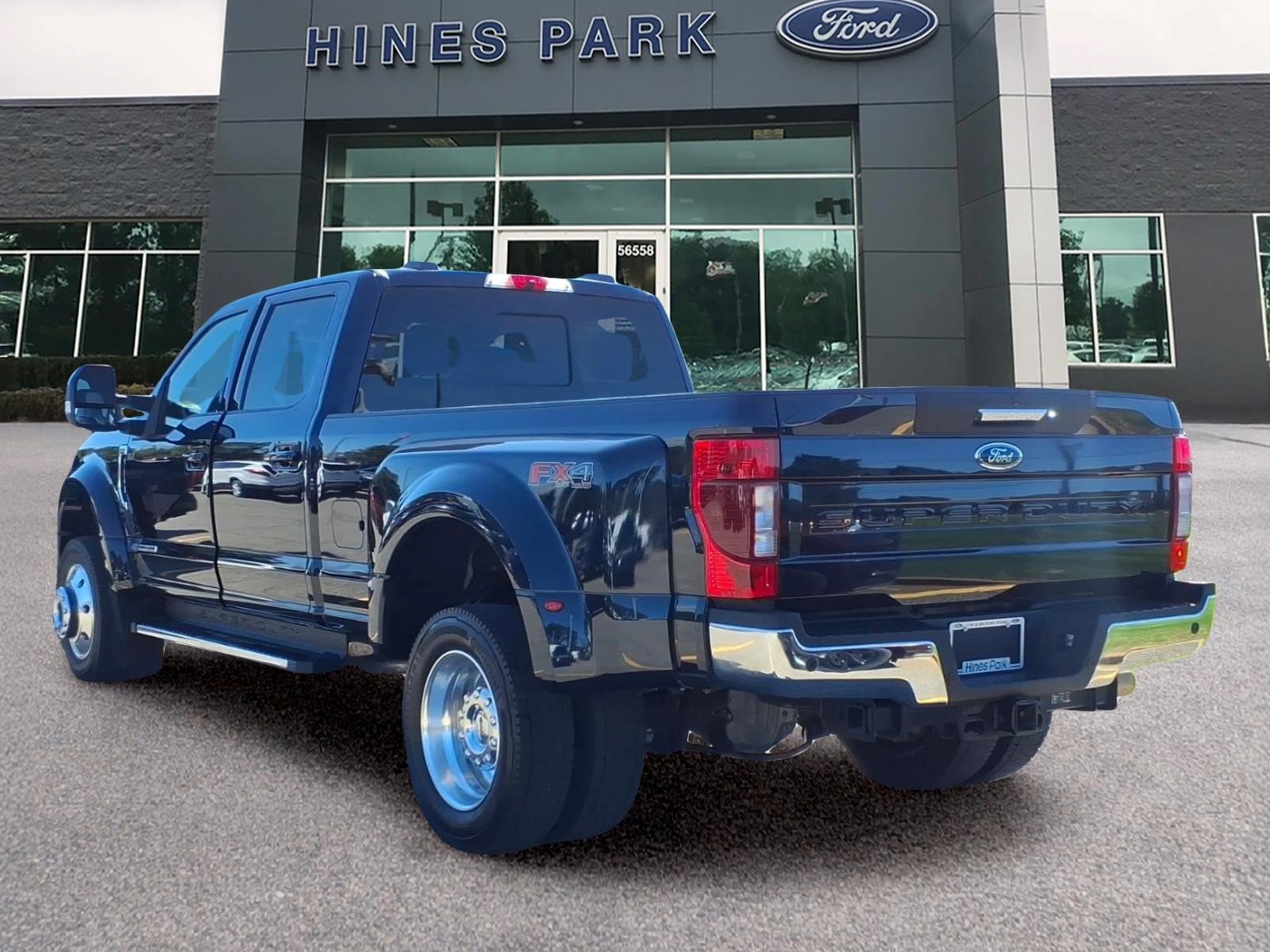 Certified 2022 Ford F450 Lariat w/ Lariat Value Package AWD/4WD image 4