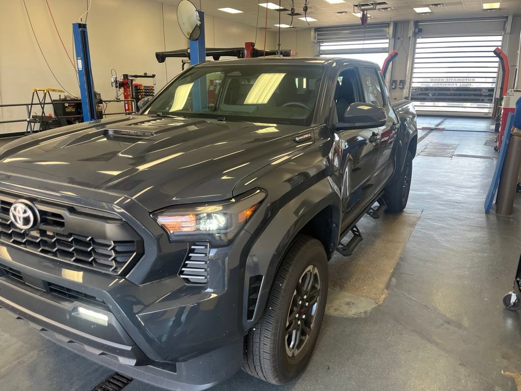 Used 2025 Toyota Tacoma TRD Sport w/ TRD Sport Upgrade Package AWD/4WD image 2