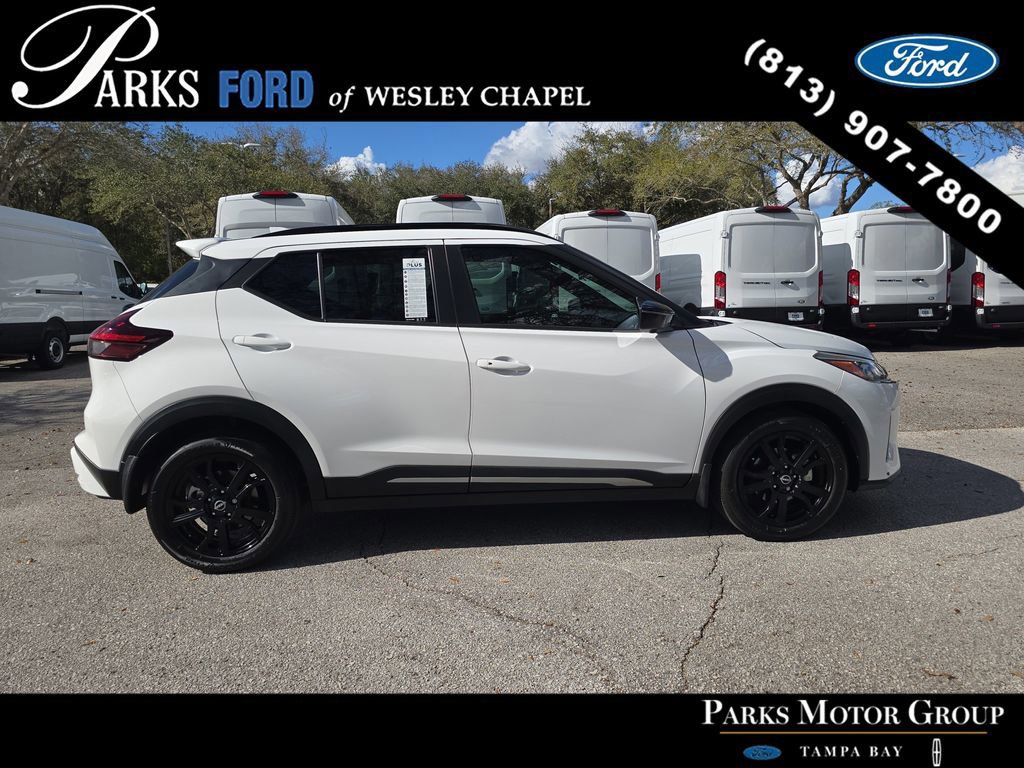 Used 2024 Nissan Kicks SR image 2