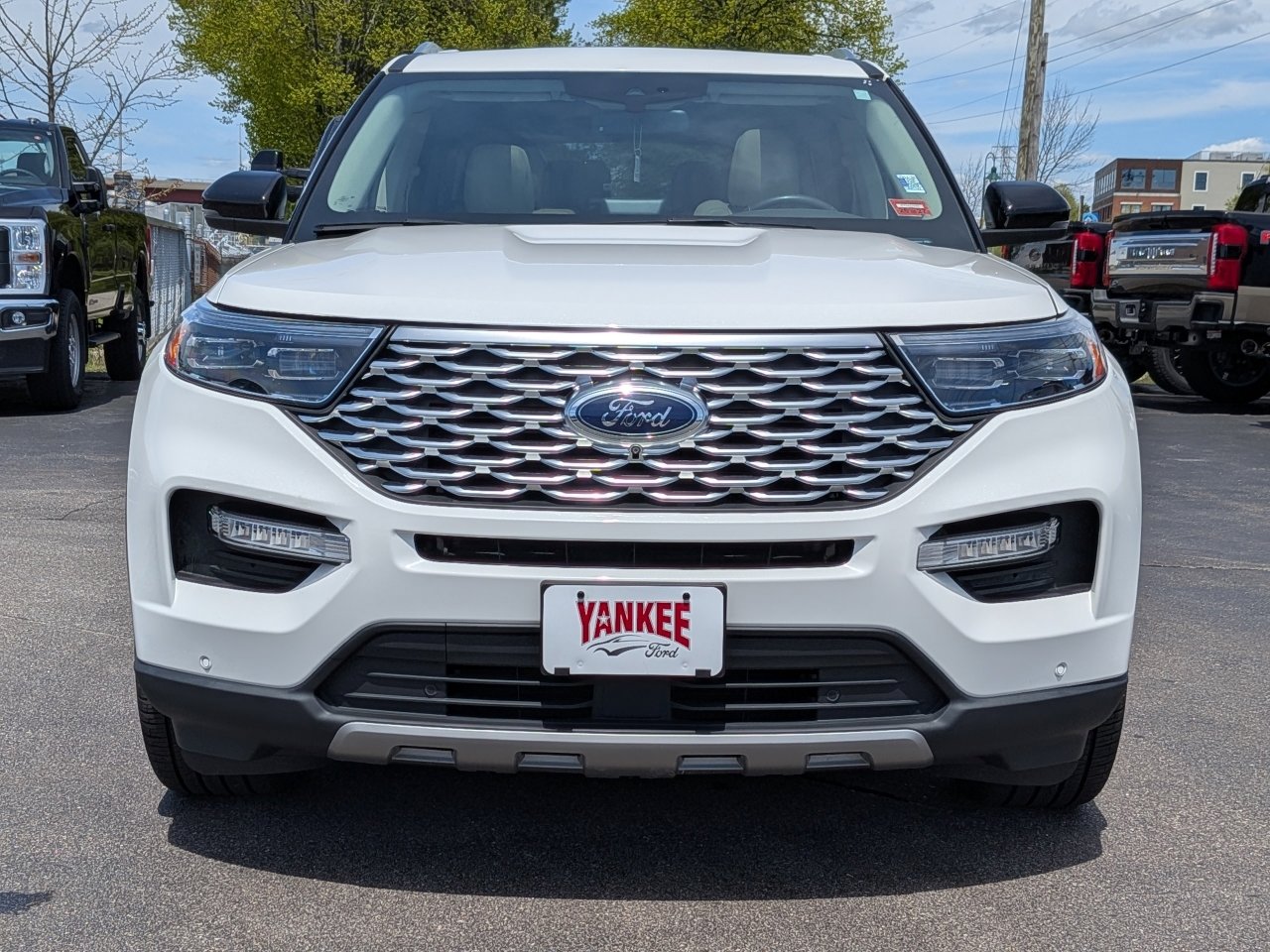 Certified 2022 Ford Explorer Platinum w/ Equipment Group 601A AWD/4WD image 9