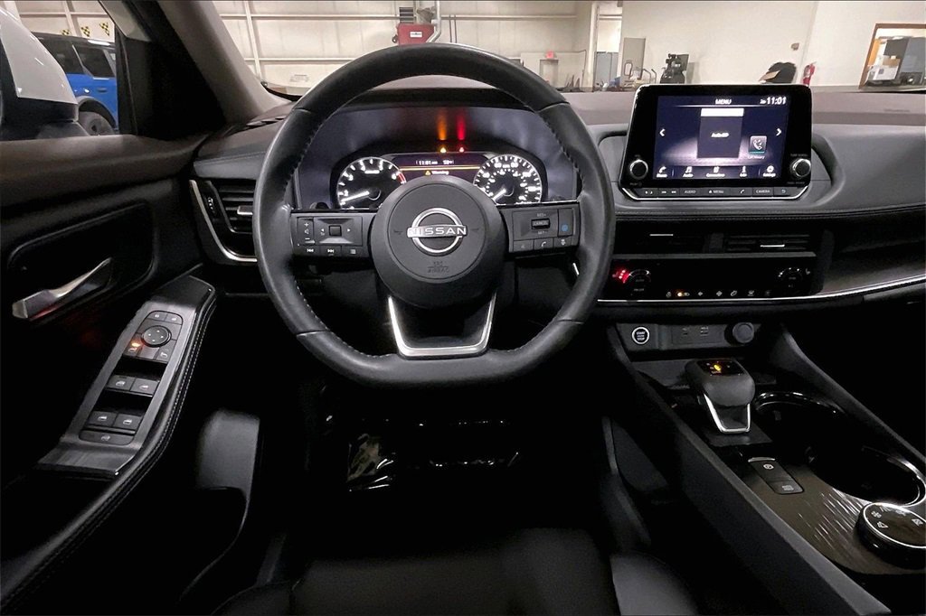 Used 2023 Nissan Rogue SV w/ SV Premium B Package image 7