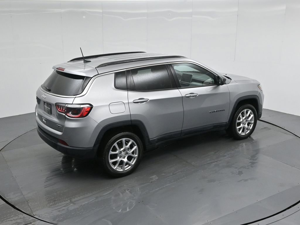 Used 2023 Jeep Compass Latitude image 25