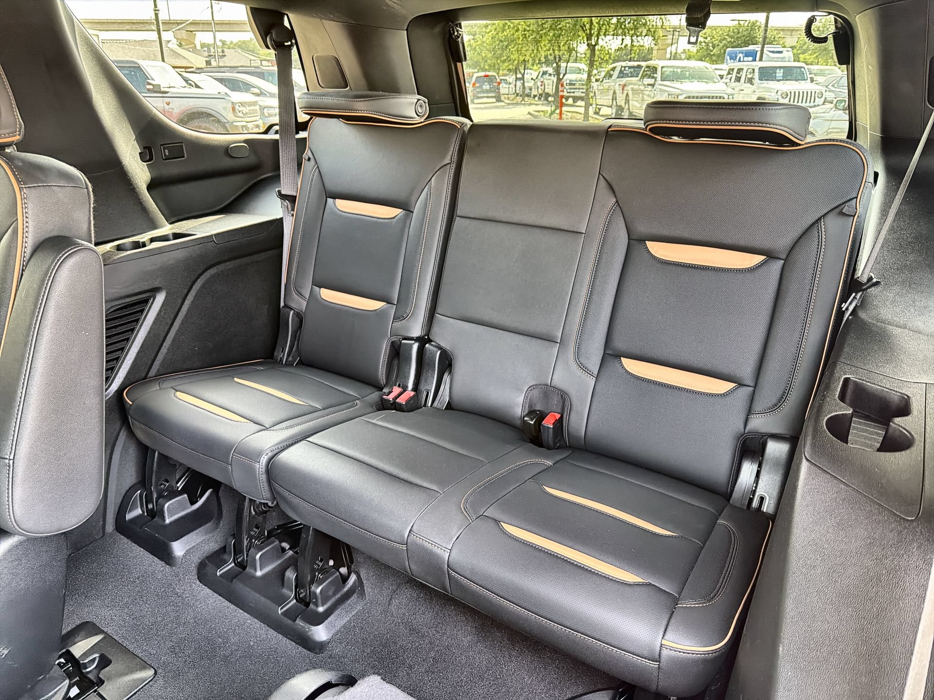 Used 2024 GMC Yukon AT4 w/ Technology Package AWD/4WD image 24