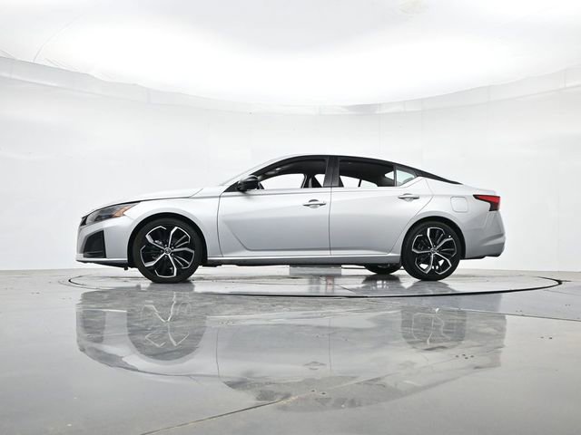 Used 2024 Nissan Altima 2.5 SR FWD image 36