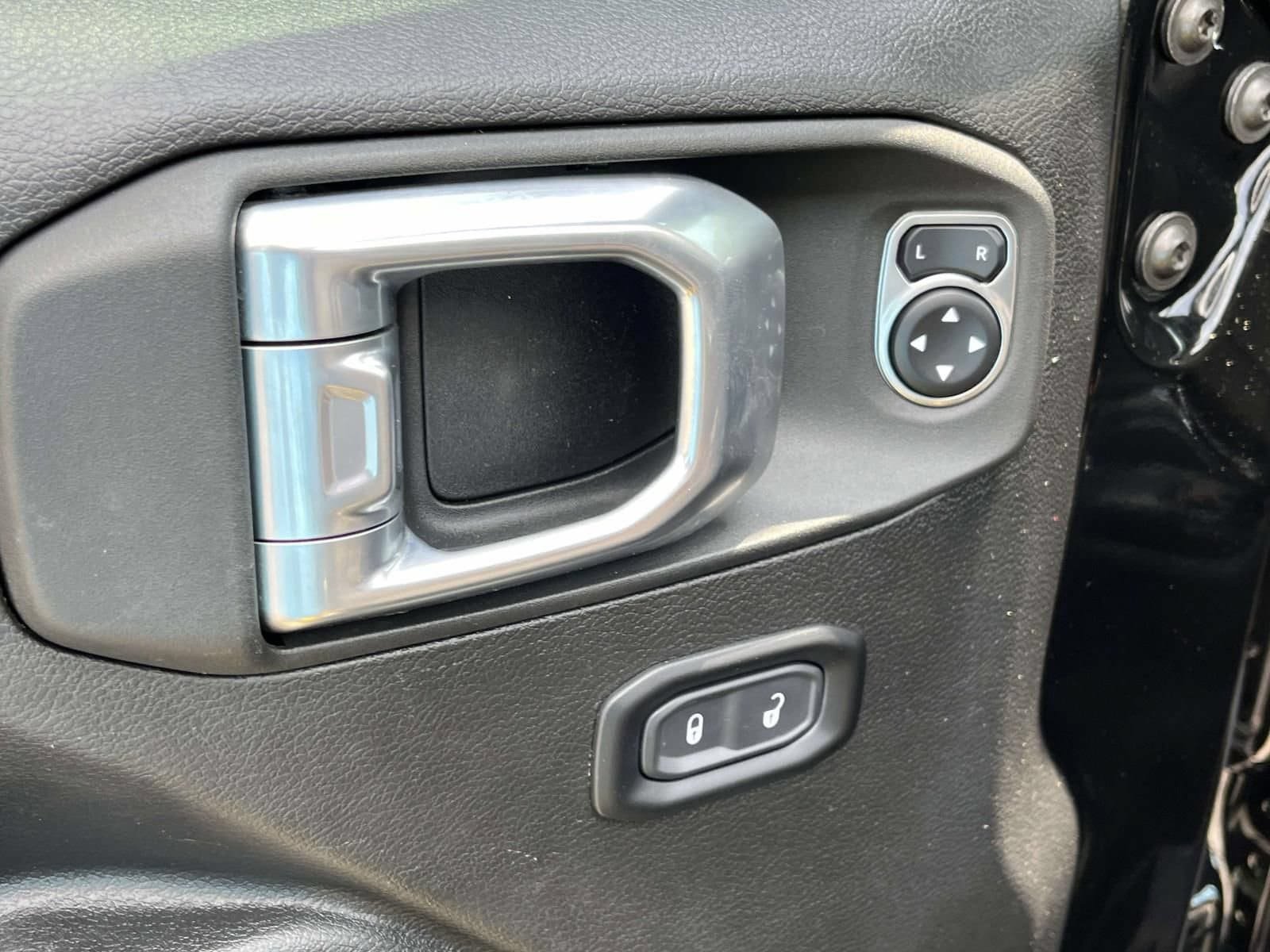Used 2021 Jeep Gladiator Mojave AWD/4WD image 17