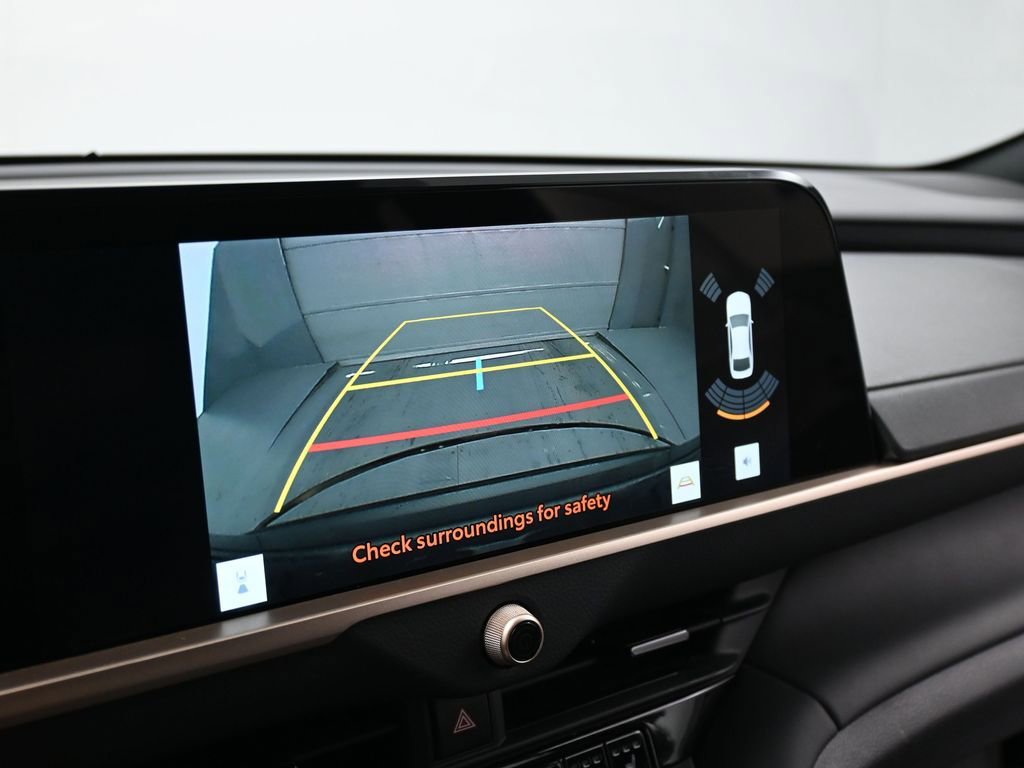 Used 2024 Toyota Crown Limited image 13