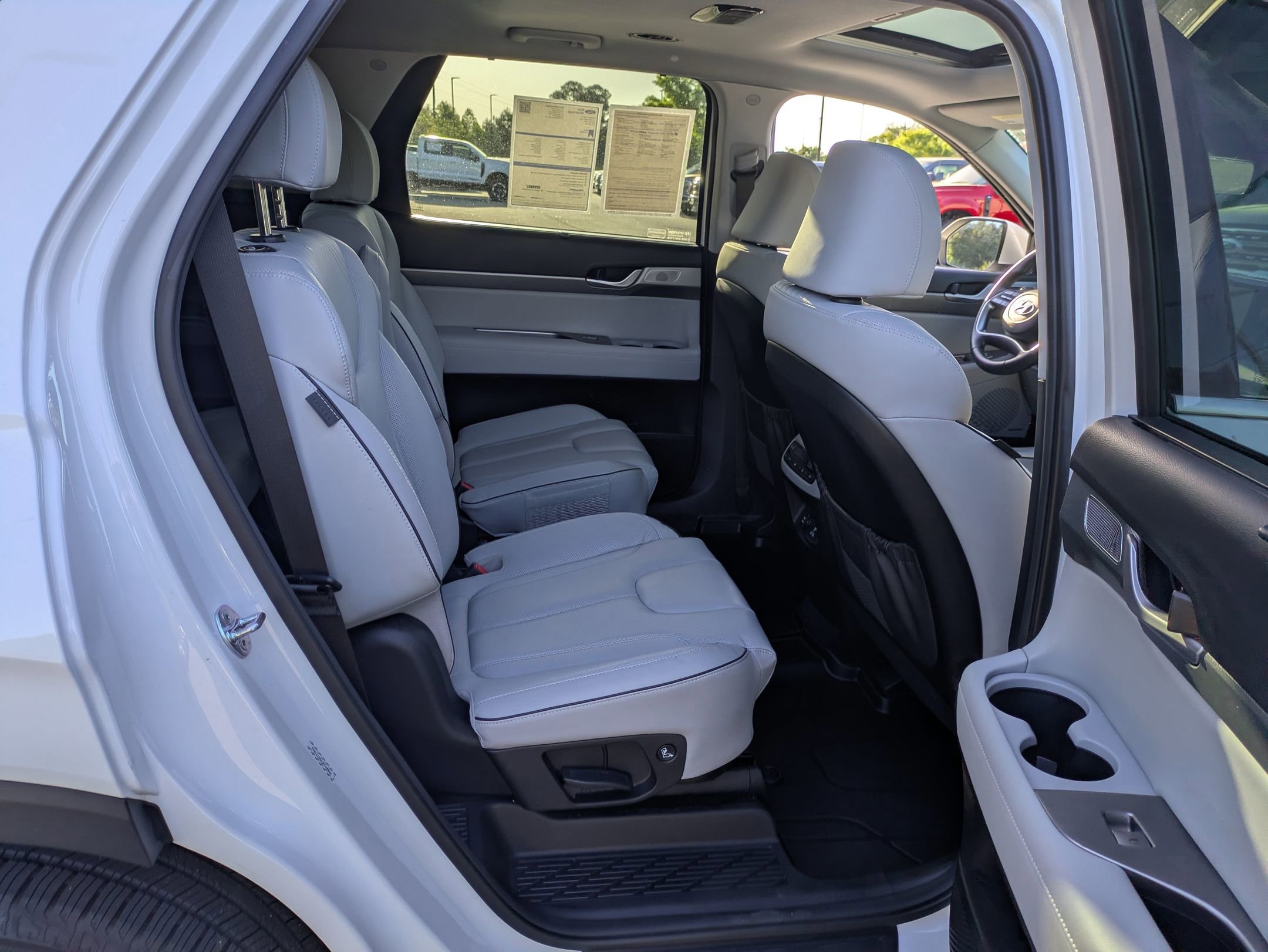 Used 2024 Hyundai Palisade SEL w/ Premium Package FWD image 34