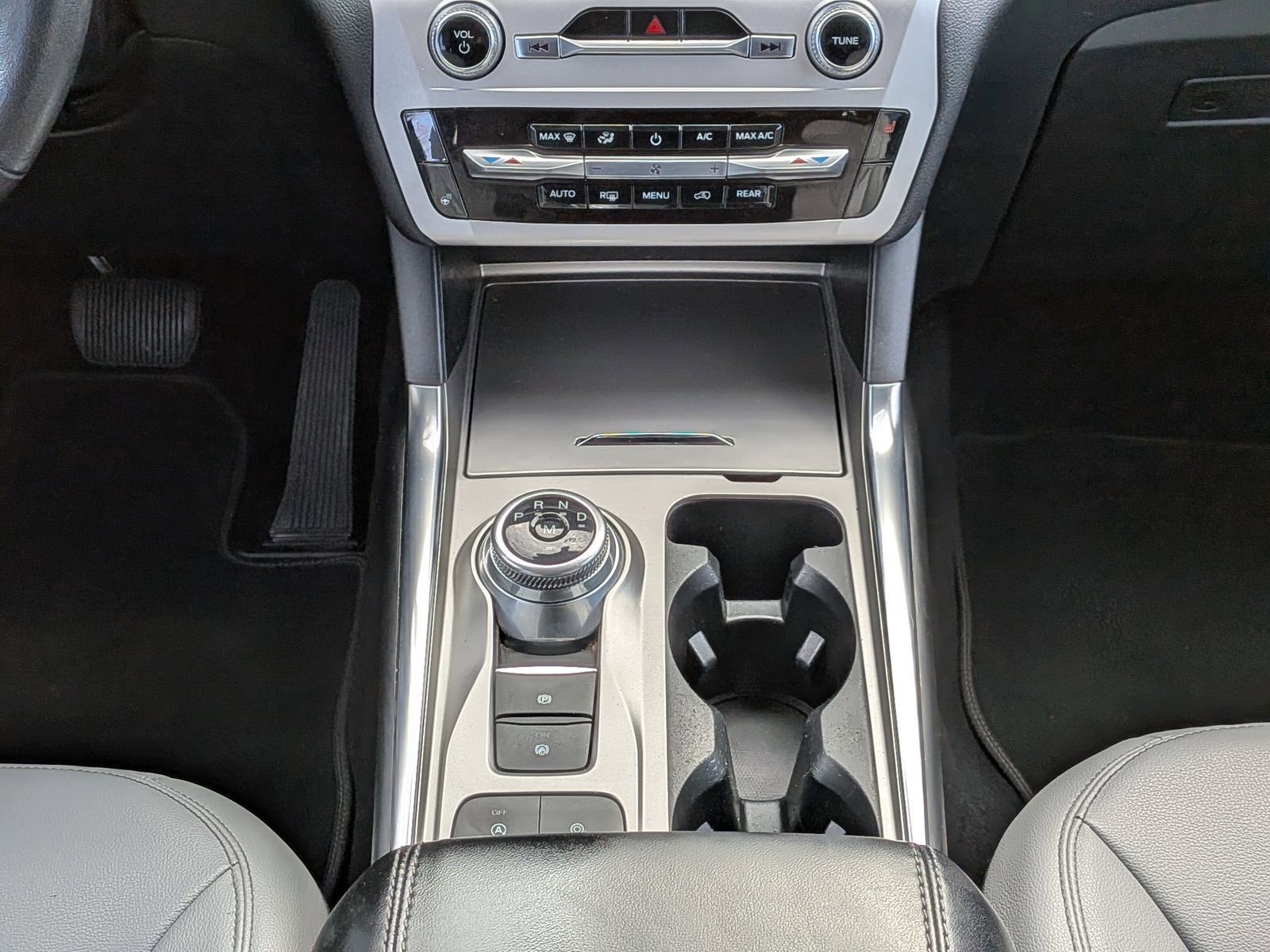 Certified 2021 Ford Explorer XLT w/ Equipment Group 202A image 21