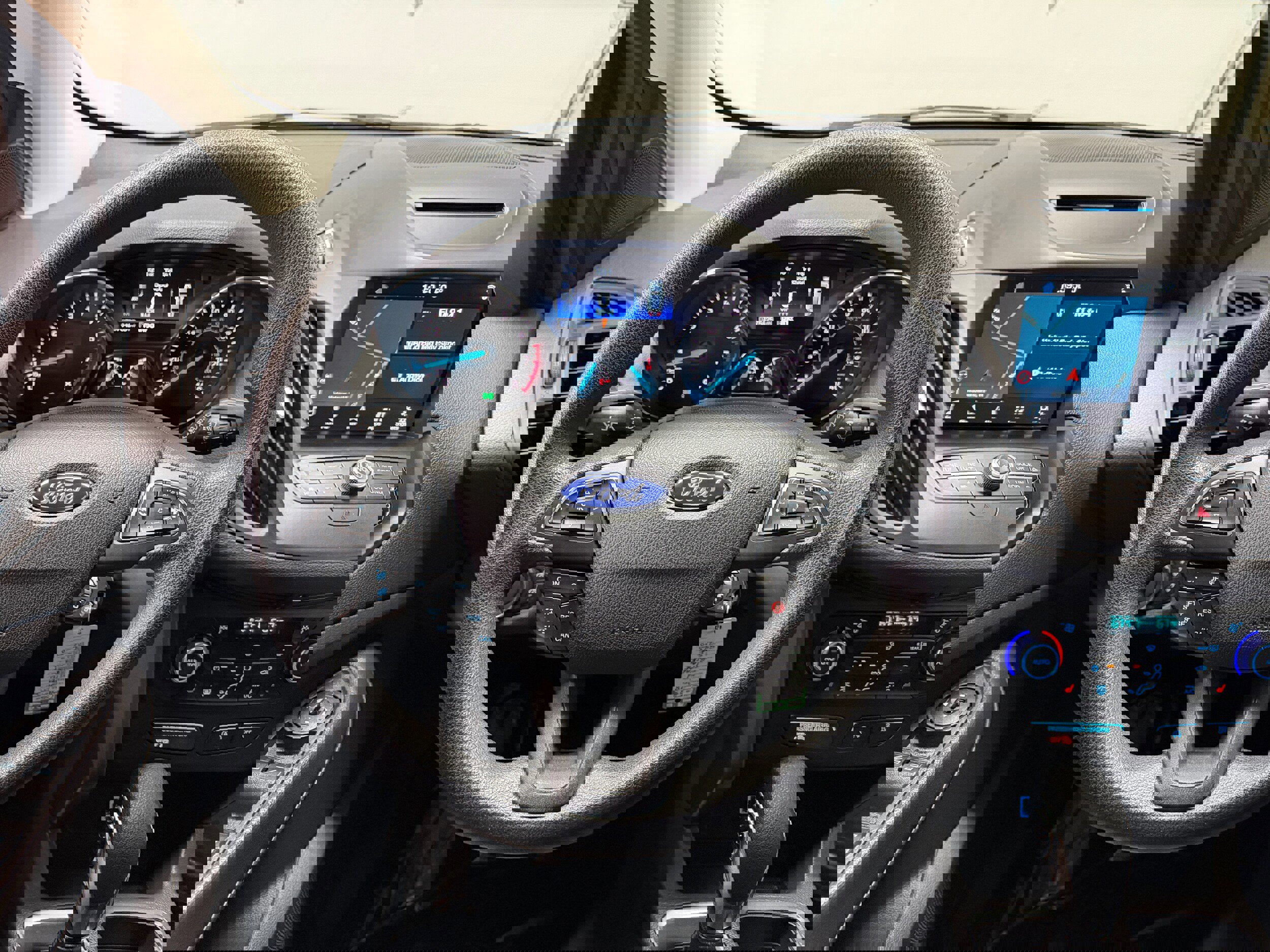 Certified 2018 Ford Escape SE w/ SE Sync 3 Package image 16