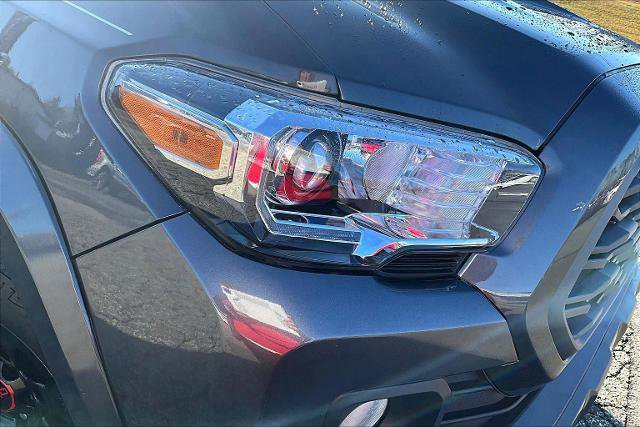 Used 2022 Toyota Tacoma TRD Sport w/ Technology Package image 35
