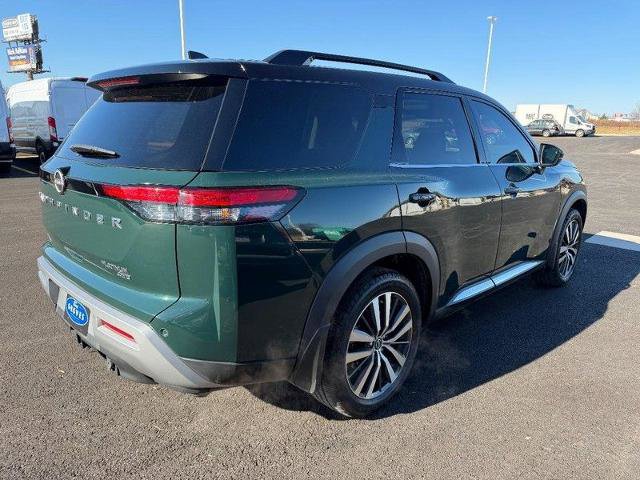 Used 2022 Nissan Pathfinder Platinum w/ Cargo Package image 5