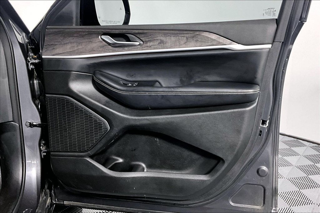 Used 2023 Jeep Grand Cherokee Limited RWD image 24