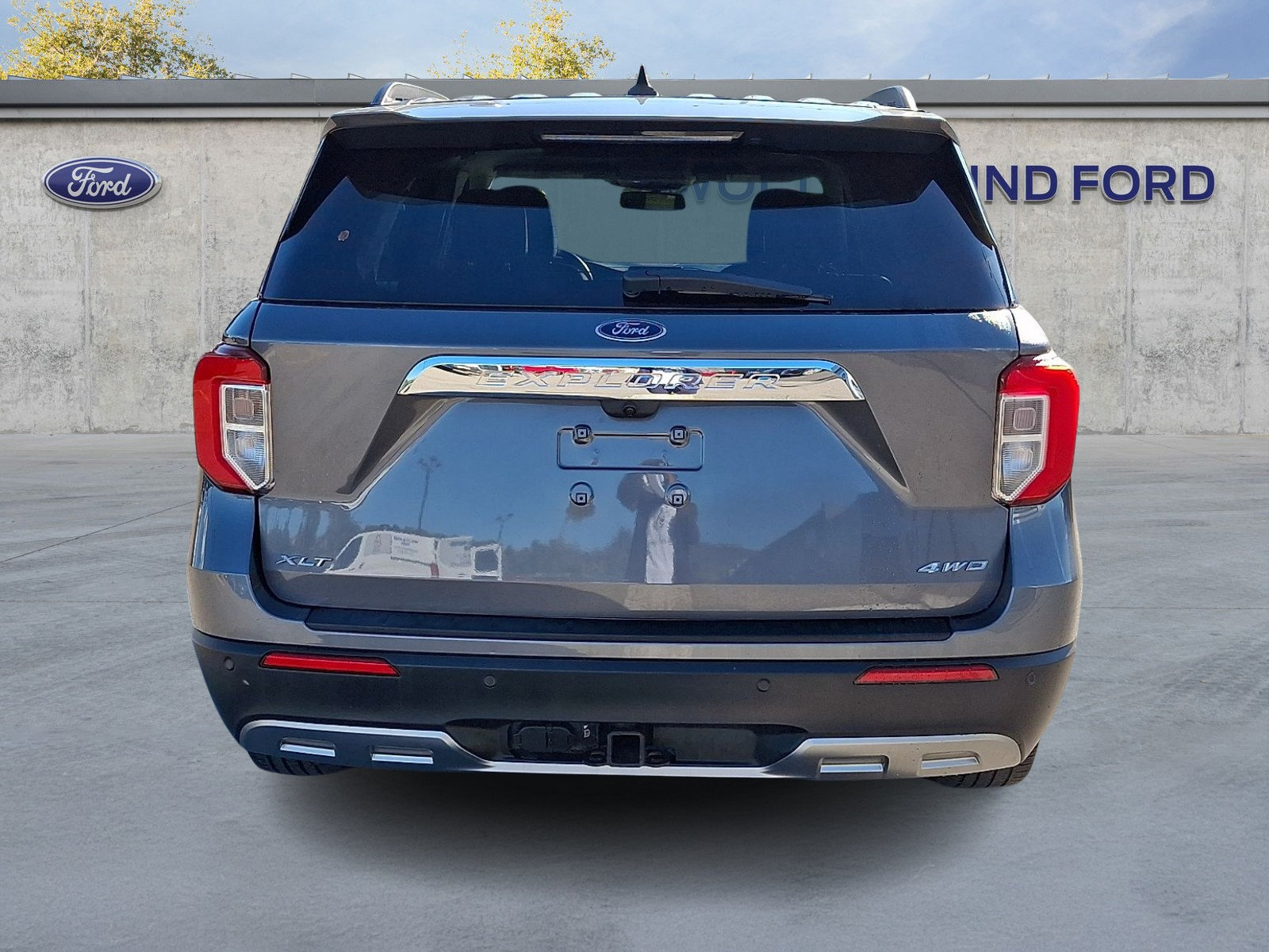 Certified 2023 Ford Explorer XLT w/ Equipment Group 202A AWD/4WD image 5