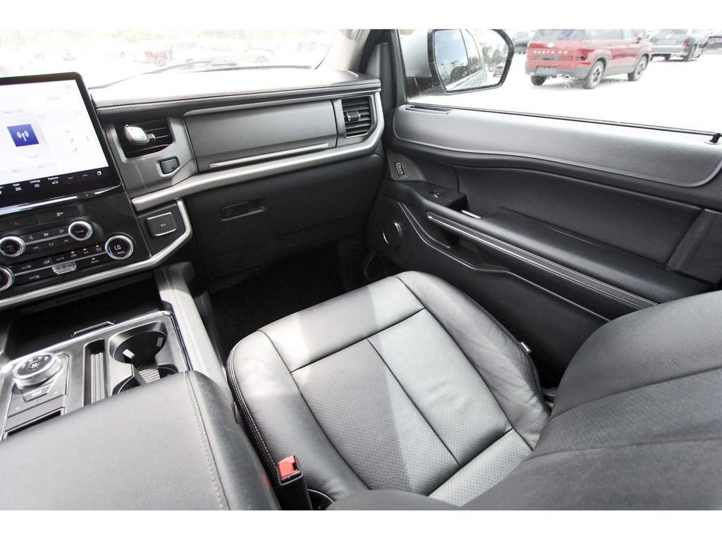 Certified 2023 Ford Expedition XLT image 13