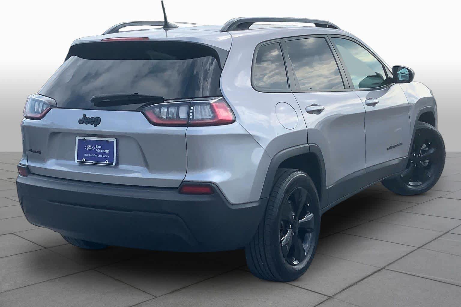 Used 2021 Jeep Cherokee Latitude Plus AWD/4WD image 12