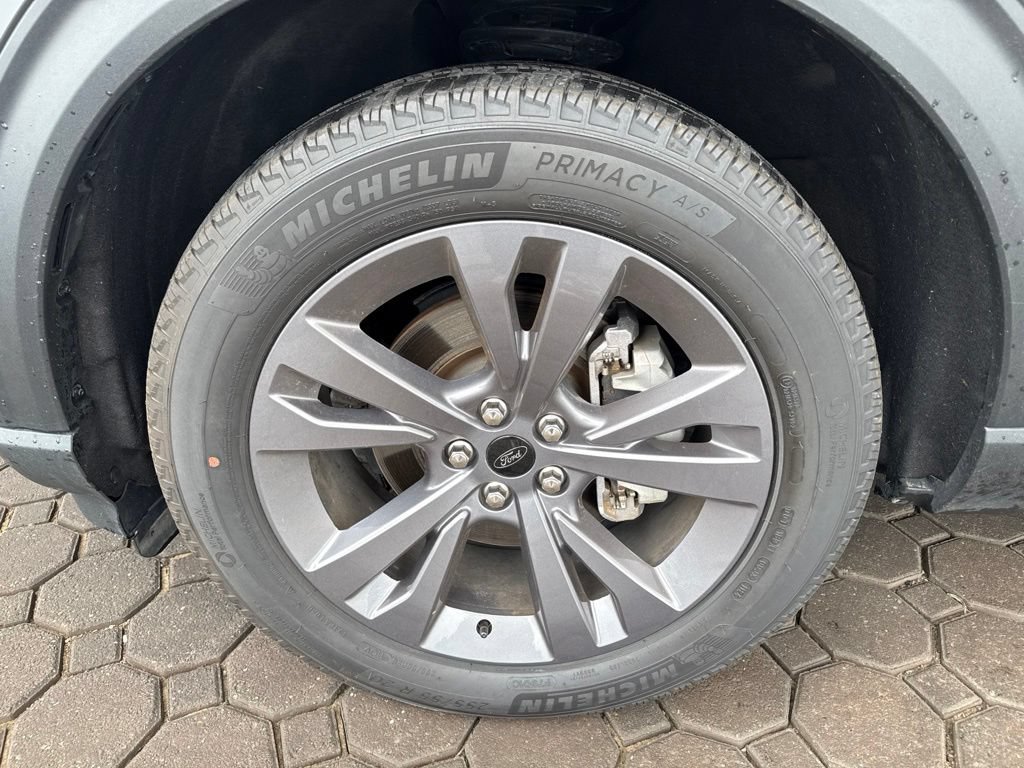 Certified 2024 Ford Explorer XLT w/ Equipment Group 202A AWD/4WD image 12