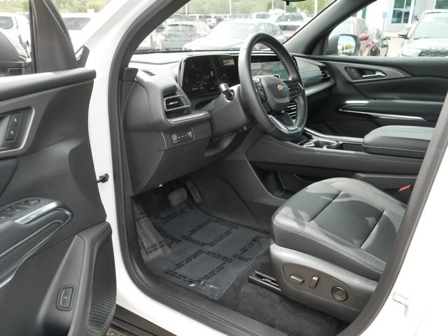 Used 2026 Chevrolet Traverse LT AWD/4WD image 12