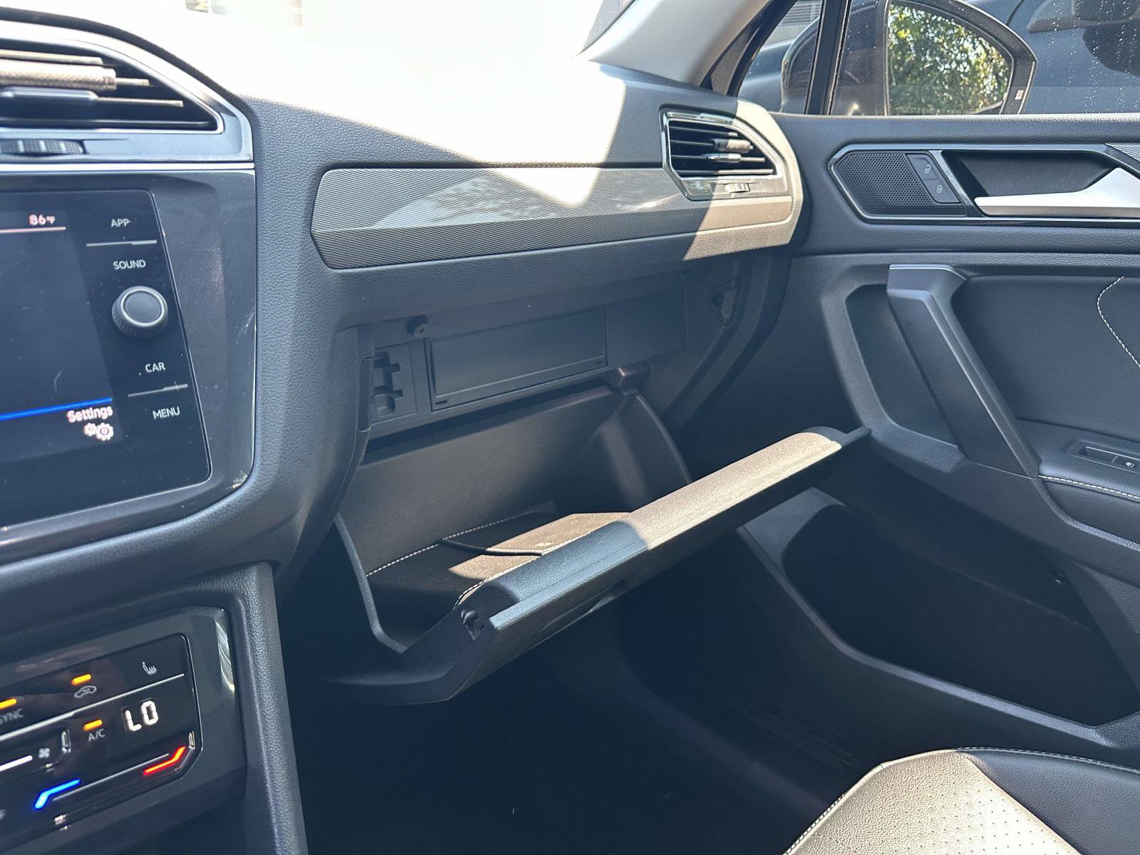 Used 2022 Volkswagen Tiguan SE AWD/4WD image 19