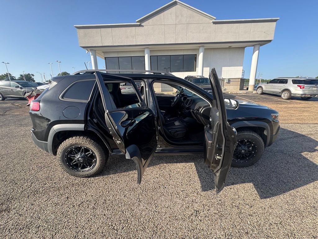 Used 2020 Jeep Cherokee Trailhawk AWD/4WD image 11