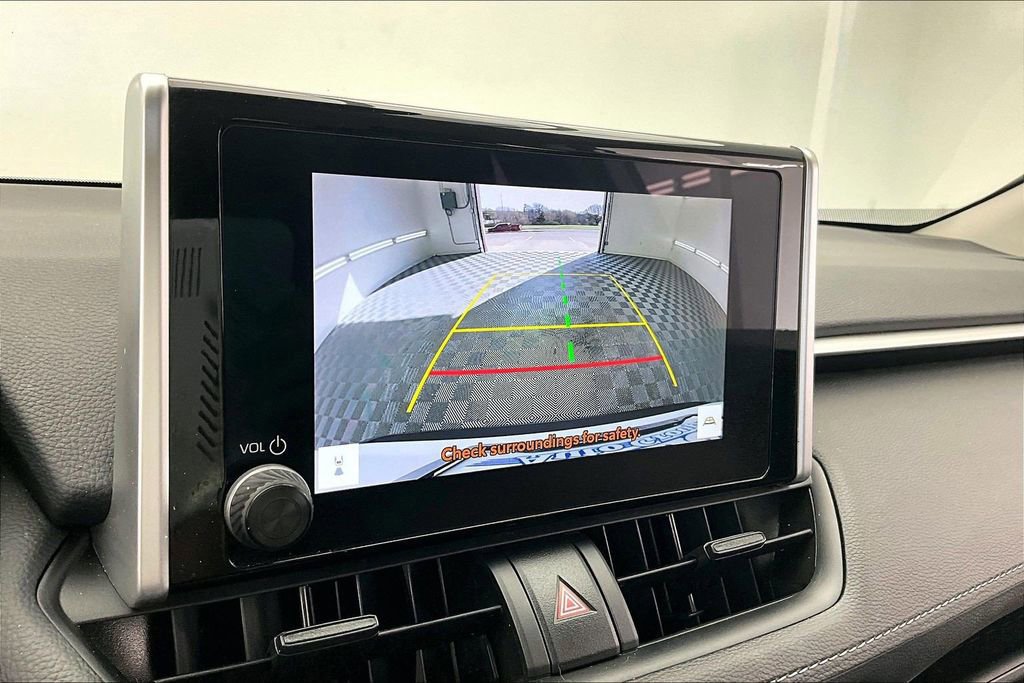 Used 2025 Toyota RAV4 XLE AWD/4WD image 21