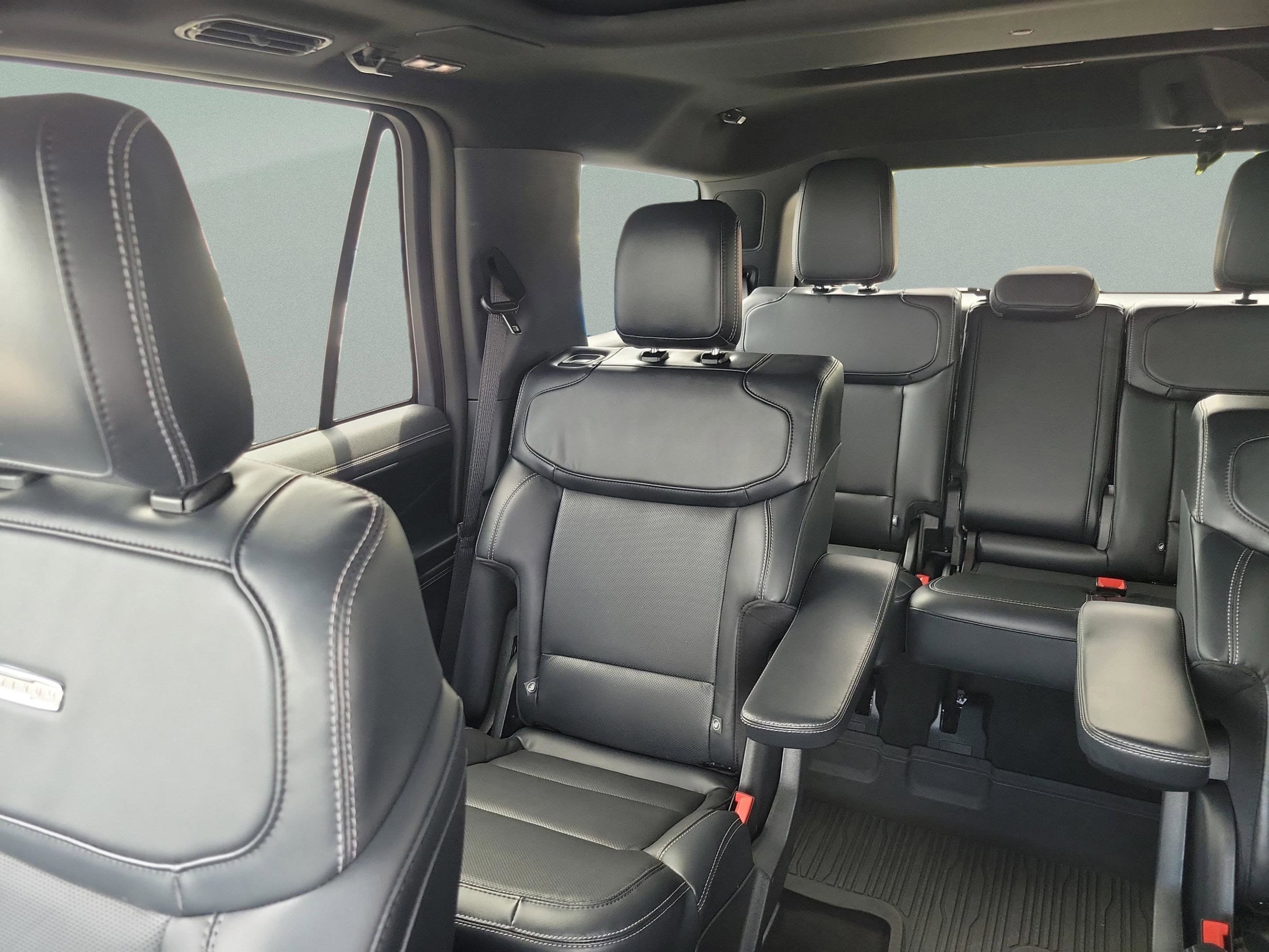 Certified 2025 Ford Expedition Platinum w/ Stealth Performance Package AWD/4WD image 8