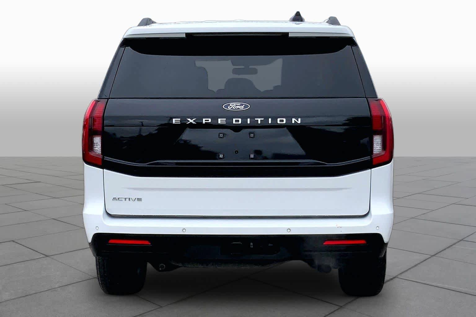 Certified 2025 Ford Expedition Active AWD/4WD image 5