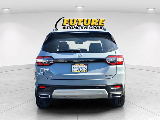 Used 2025 Honda Pilot Touring image 4