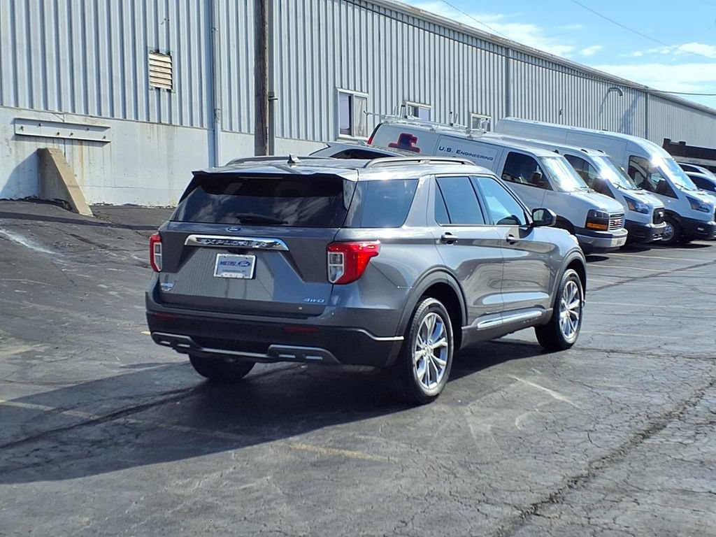 Certified 2021 Ford Explorer XLT w/ Equipment Group 202A AWD/4WD image 3