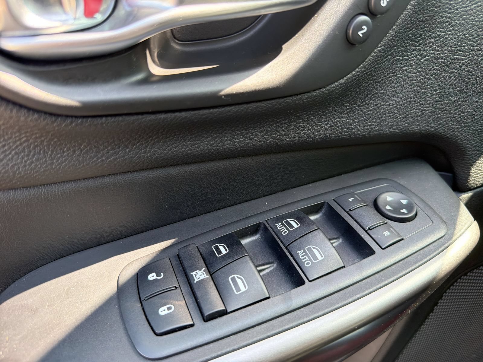 Used 2019 Jeep Cherokee Limited AWD/4WD image 21