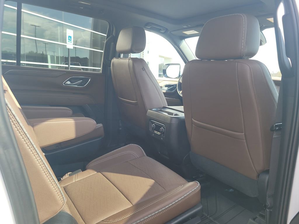 Used 2023 Chevrolet Suburban High Country image 29