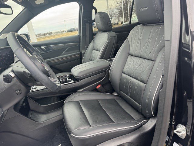 Used 2025 Buick Enclave Avenir w/ Trailering Package, 5000 lbs. image 13