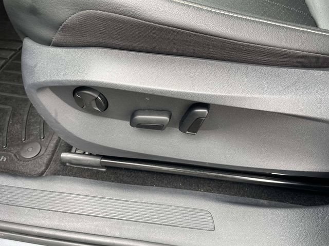 Used 2023 Volkswagen Tiguan SE w/ Panoramic Sunroof Package FWD image 16