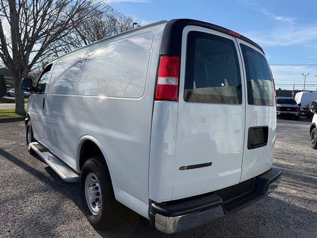 Used 2024 Chevrolet Express 2500 w/ Driver Convenience Package RWD image 4