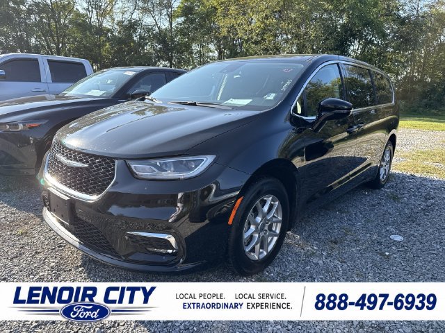 Used 2024 Chrysler Pacifica Touring-L FWD image 8