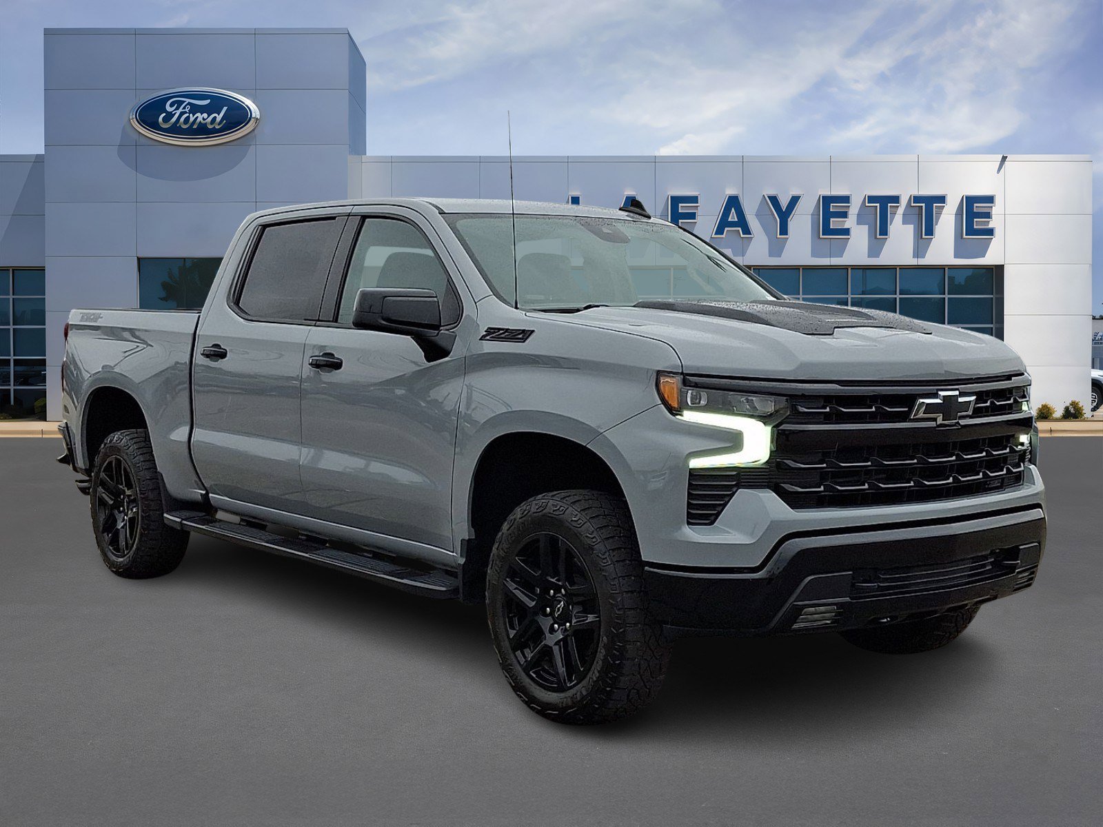 Used 2024 Chevrolet Silverado 1500 LT Trail Boss w/ Dark Appearance Package image 1