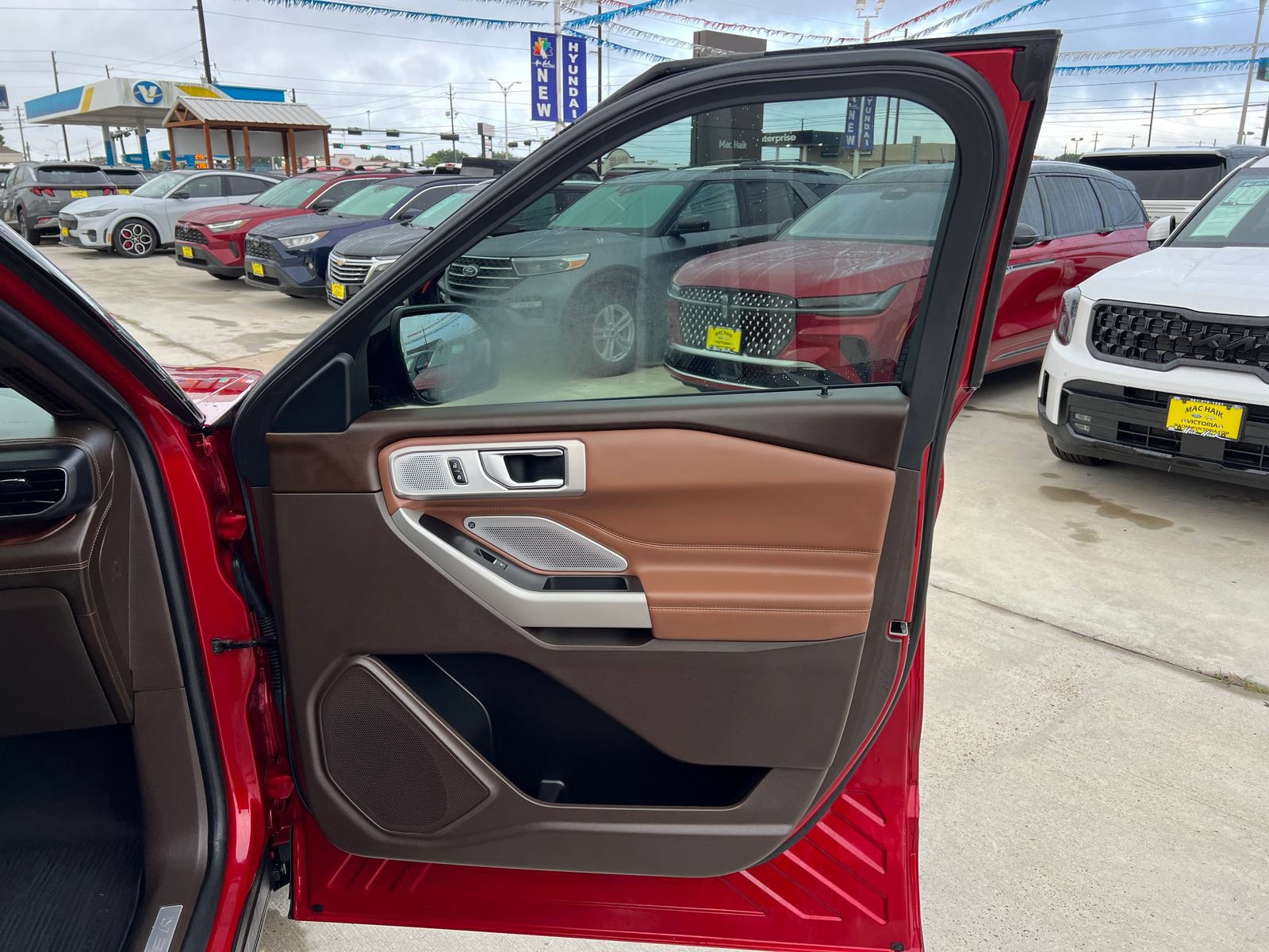 Certified 2024 Ford Explorer King Ranch w/ Technology Package AWD/4WD image 19