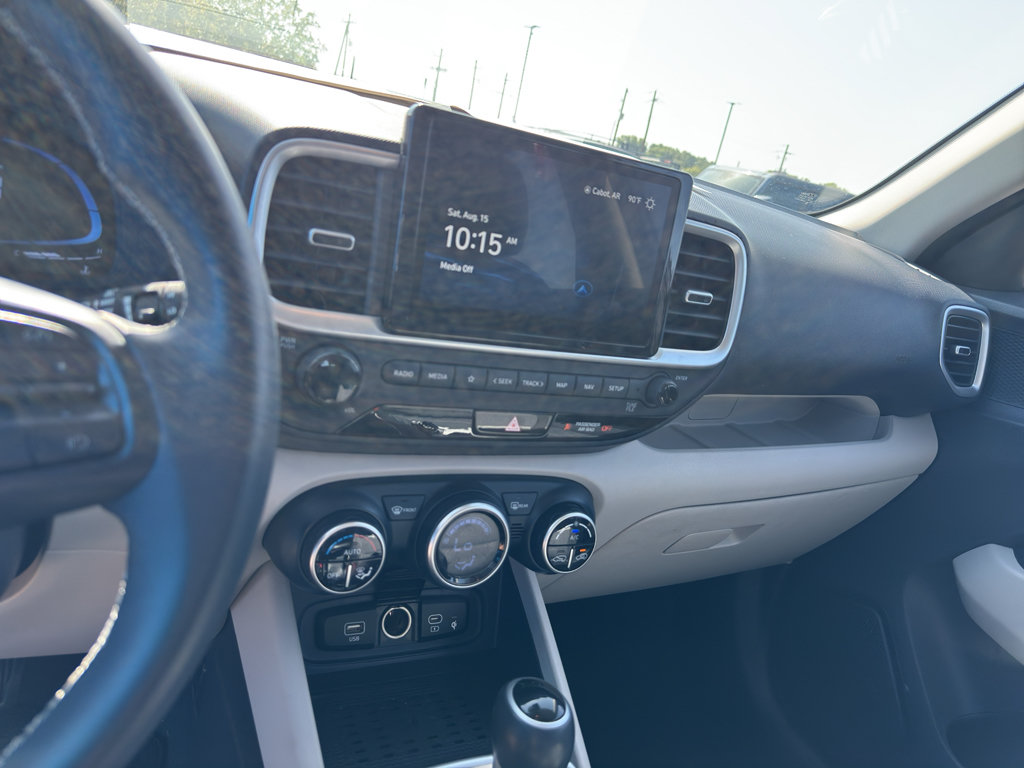 Used 2024 Hyundai Venue Limited FWD image 13