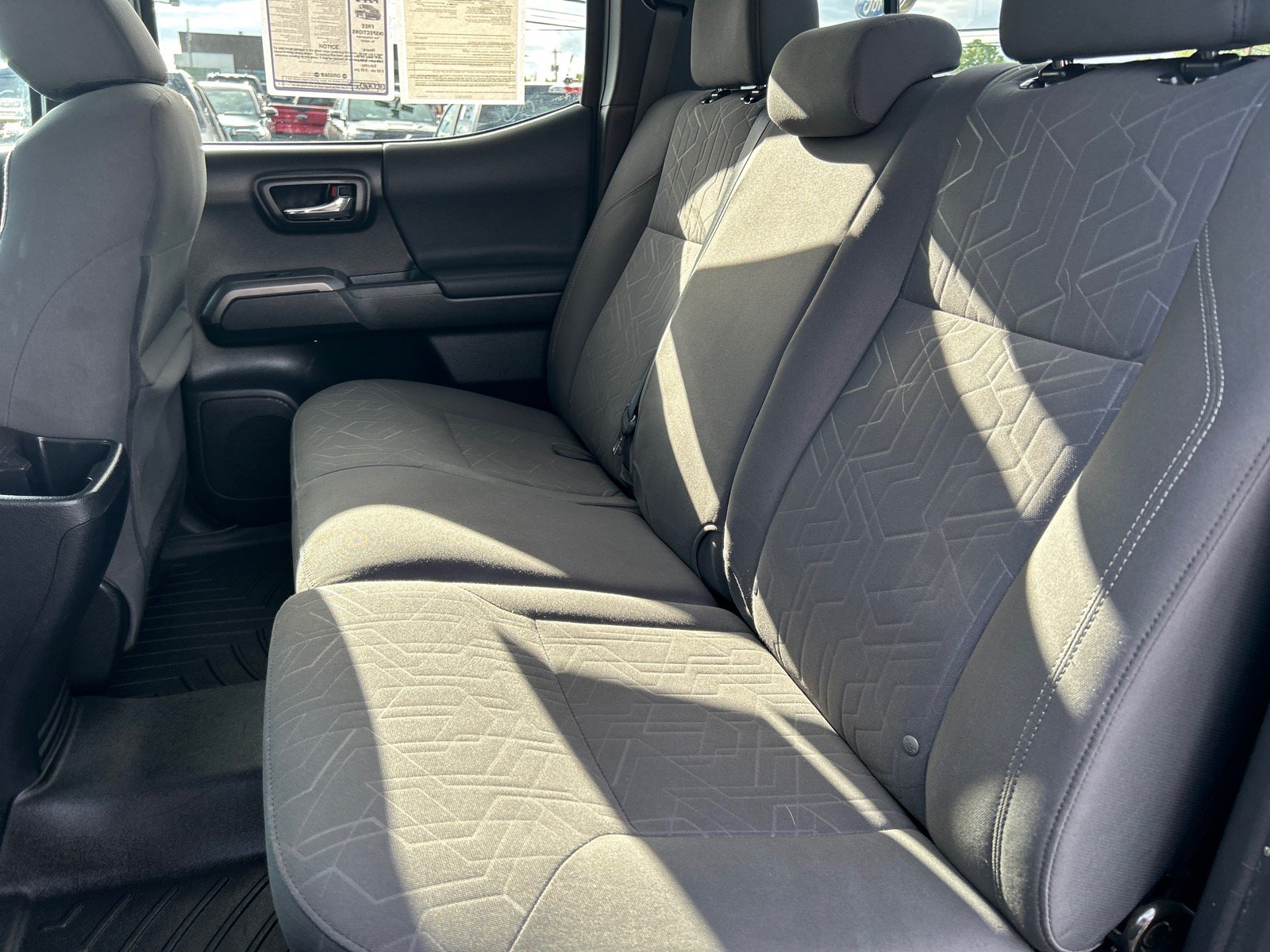 Used 2018 Toyota Tacoma TRD Sport AWD/4WD image 9