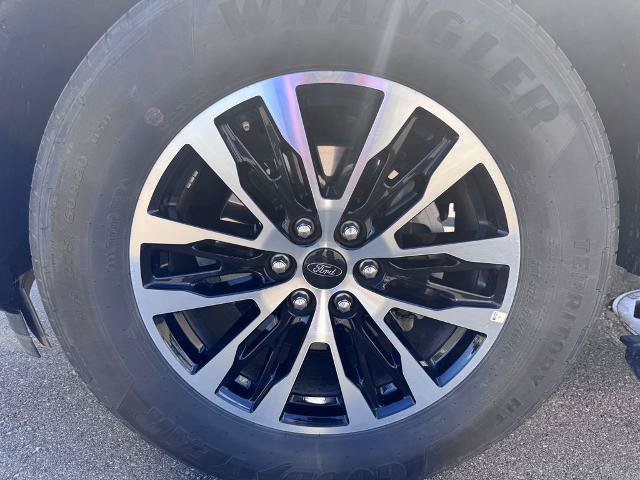 Certified 2025 Ford Expedition Platinum AWD/4WD image 9