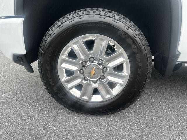 Used 2025 Chevrolet Silverado 2500 High Country w/ High Country Premium Package AWD/4WD image 9