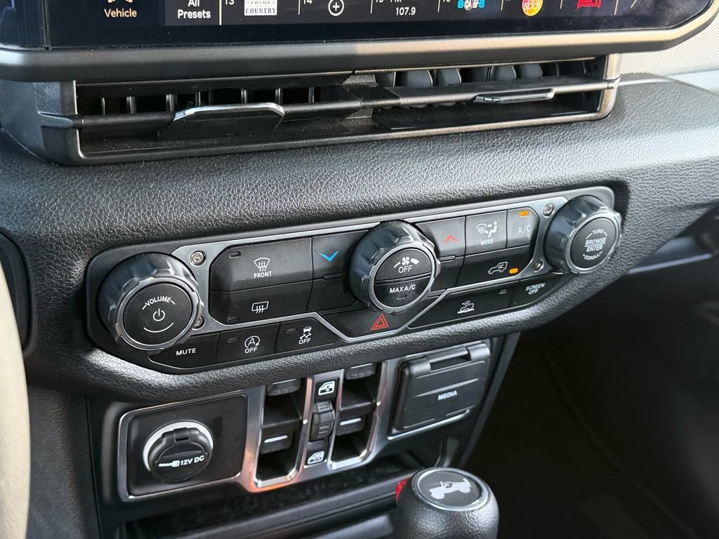 Used 2025 Jeep Wrangler Unlimited Sport AWD/4WD image 20