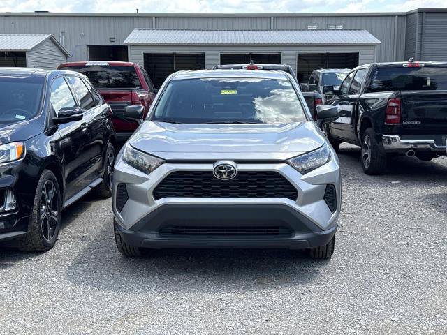 Used 2022 Toyota RAV4 LE FWD image 2