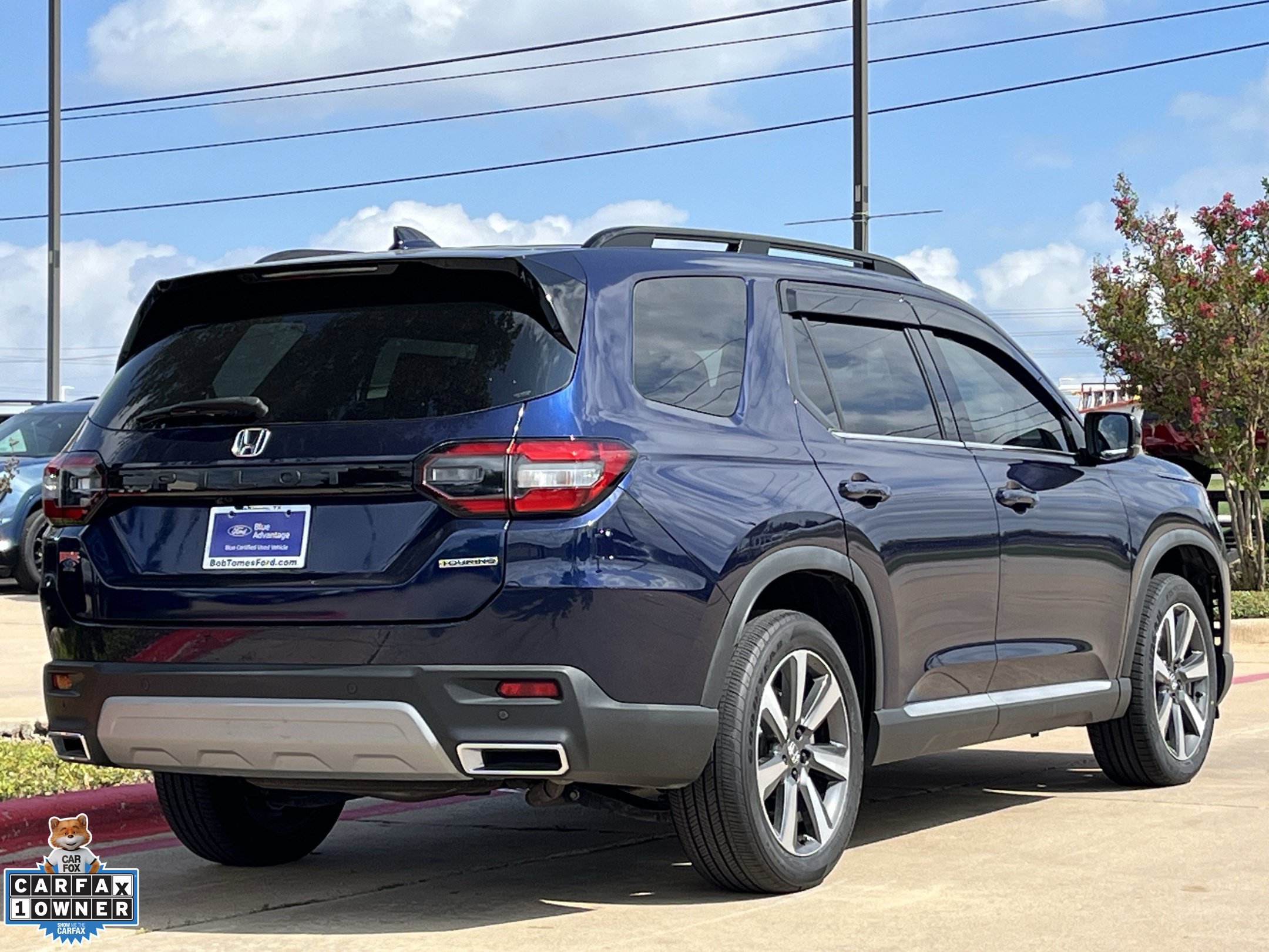 Used 2023 Honda Pilot Touring image 4