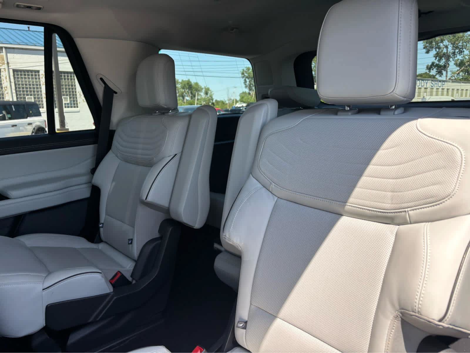 Certified 2025 Ford Expedition Platinum w/ Platinum Ultimate Package AWD/4WD image 8