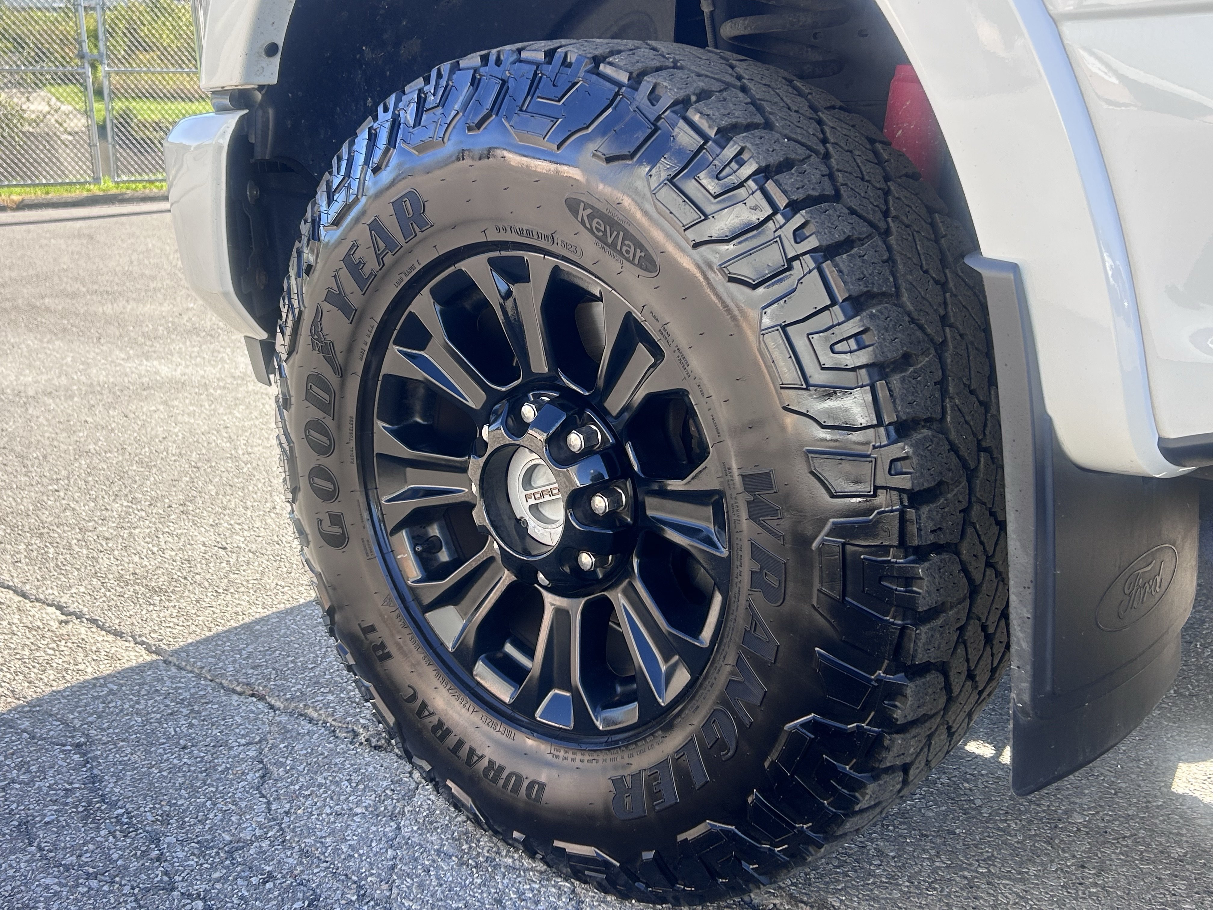 Certified 2022 Ford F250 Lariat w/ Tremor Off-Road Package AWD/4WD image 9