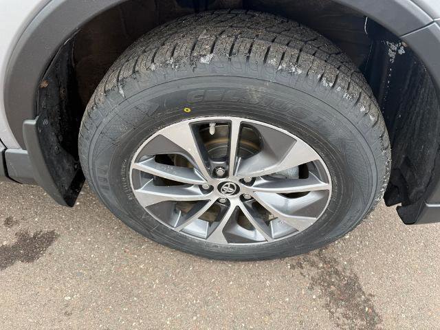 Used 2018 Toyota RAV4 XLE AWD/4WD image 16