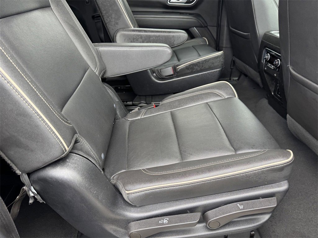 Used 2023 Chevrolet Suburban Premier image 7