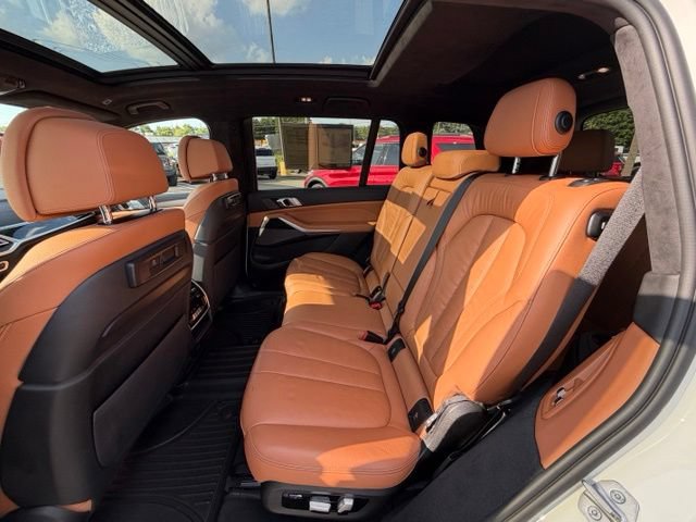 Used 2021 BMW X7 xDrive40i w/ M Sport Package AWD/4WD image 26